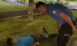 Parkta sızan vatandaş, polislerin elini öpmek istedi
