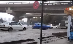 Ankara’da şiddetli yağış, sürücülere zor anlar yaşattı