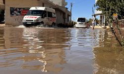 Cadde ve sokaklar sulama suyuyla sular altında kaldı