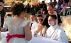 Böyle gelenek görülmedi: Para verip damada tokat atıyorlar