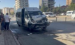 Minibüs ile otobüs çarpıştı: Çok sayıda yaralı var