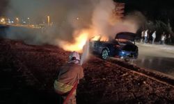 Kaza sonrası araç alevlere teslim oldu!