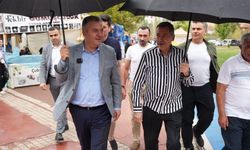 Melih Gökçek, Çubuk Turşu Festivali’nde yoğun ilgiyle karşılandı