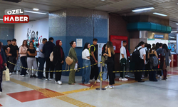 Metro altındaki sıra uzadıkça uzadı