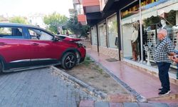 Ankara'da iki otomobilin çarpıştığı kaza paniğe neden oldu