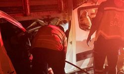 Polatlı'da feci kaza: Otomobil kamyonun altına girdi