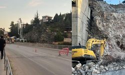 Toprak kayması meydana geldi: Yol trafiğe kapatıldı