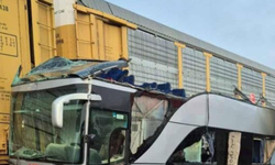 Tren-otobüs çarpışmasında ölü sayısı 10’a yükseldi