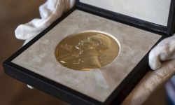 Nobel ödülleri sahiplerini buluyor! 2025 Nobel Fizik Ödülü'nü alan isimler belli oldu