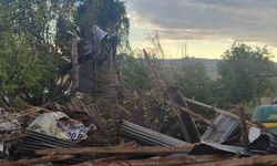 Ankara'da şiddetli fırtına: Çatılar uçtu