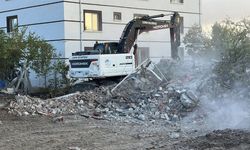 Çubuk’ta çöken metruk bina enkazı hızla kaldırıldı