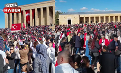 Cumhuriyet’in 102. yılında Anıtkabir’de ziyaretçi yoğunluğu