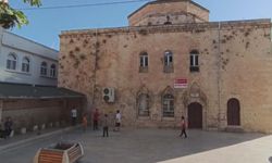 Depremde hasar gören cami, restorasyon bekliyor
