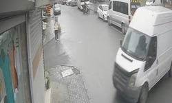 Facianın eşiğinden dönüldü! Freni boşalan minibüs dükkana daldı