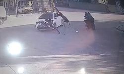 Feci kazada motosiklet sürücüsü yayaların üzerine uçtu!