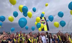 Kanseri yenen minik Talha Oğuz için sarı-lacivertli balonlar gökyüzüne bırakıldı