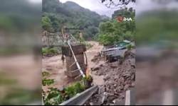 Hindistan'daki sel, çok sayıda can aldı!