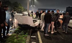 Kaza yapan araç ortadan ikiye ayrıldı!