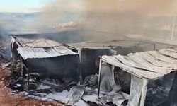 İşçilerin kaldığı konteyner alevlere teslim oldu