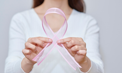 Meme kanseri her 8 kadından 1'inde görülüyor