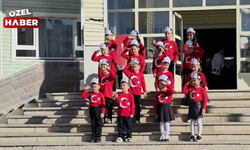 Cumhuriyet Bayramı'nda minikler sahnede göz doldurdu