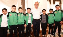 Satılmış Karakoç, Kalecikli güreşçileri ağırladı