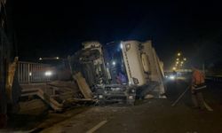 Eskişehir-Ankara yolunda feci kaza: Tır devrildi