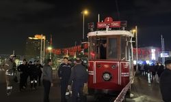 İstiklal Caddesi'ndeki nostaljik tramvayda yangın! Dumanlar birden yükseldi