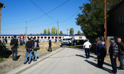 Tren öğrenci servisine çarptı: 17 öğrenci yaralandı