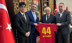 Yeni Malatyaspor’dan Bahçeli’ye 44 numaralı forma hediyesi