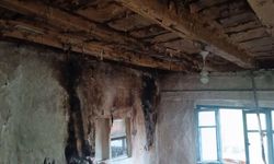 Yıldırım düşen evde yangın çıktı