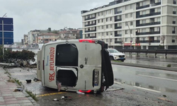 Yolcu minibüsü devrildi! Yaralılar var