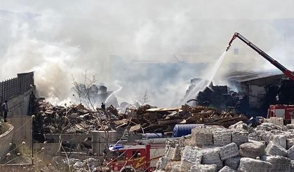 Ankara’da kağıt geri dönüşüm fabrikasında korkutan yangın