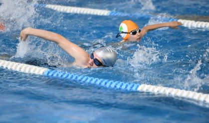 Gençlik Haftası Yüzme Yarışı'nda 150 sporcu kıyasıya mücadele etti