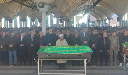 Şehit polisin annesi, son yolculuğuna uğurlandı!
