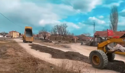 Akyurt Belediyesi ilçede onarılmadık yol bırakmıyor