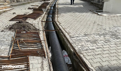 Çamlıdere Belediyesi Meşeler Köyü'nde yağmur suyu kanalını yeniliyor