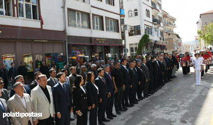 Kalecik'te 23 Nisan coşkusu: Çelenk sunma töreni gerçekleştirildi