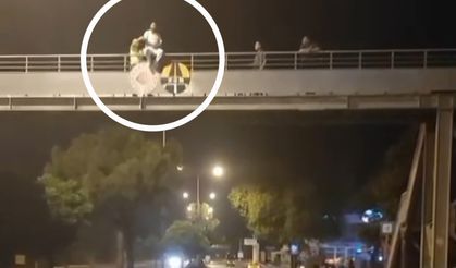 Polis üst geçitten atlamak isteyen yayayı engelledi