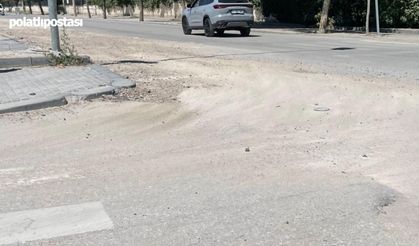 Polatlı'da aylardır yapılmayan yol toz toprak içinde