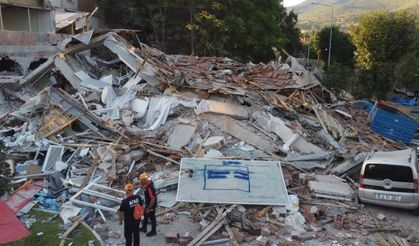 Balıkesir'deki depremde yıkılan bina ile ilgili şok iddia