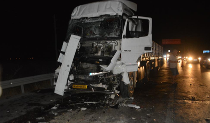 Kırmızı ışıkta feci zincirleme kaza: 1 ölü, 3 yaralı