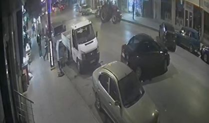Alkollü traktör sürücüsü şehri birbirine kattı! O anlar güvenlik kamerasında