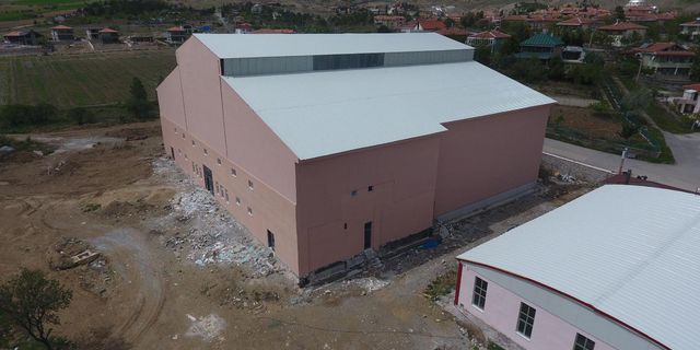 Spor salonu inşaatı devam ediyor