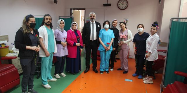 Başhekim Yıldız, 'beyaz meleklerin' gününü kutladı