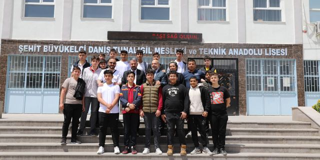Pursaklar Belediye Başkanı Çetin'den okul ziyareti