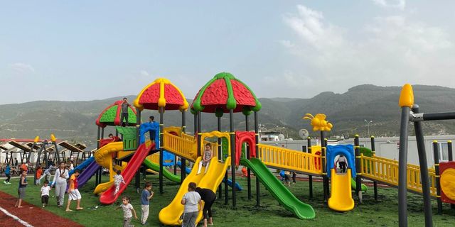 Başkan Balcı ''hep gülün, hep mutlu olun çocuklar''