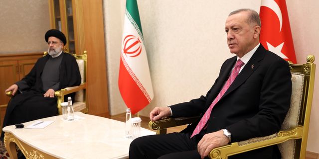 İran Cumhurbaşkanı'ndan Cumhurbaşkanı Erdoğan'a tebrik