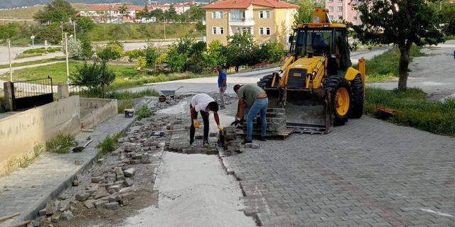 Kalecik'te kilit taşı onarım çalışmaları devam ediyor