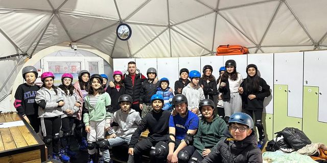 Patenciler Ahmet Çalık Buz Pateni Pistinde buza cila attılar